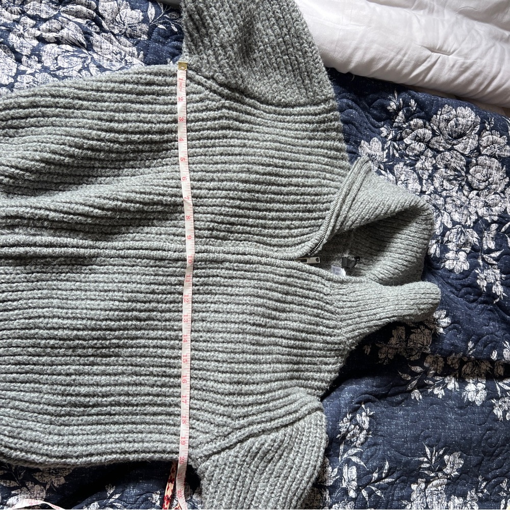 H&M Zip Front Collared Sweater Jacket - Picture 6 of 7